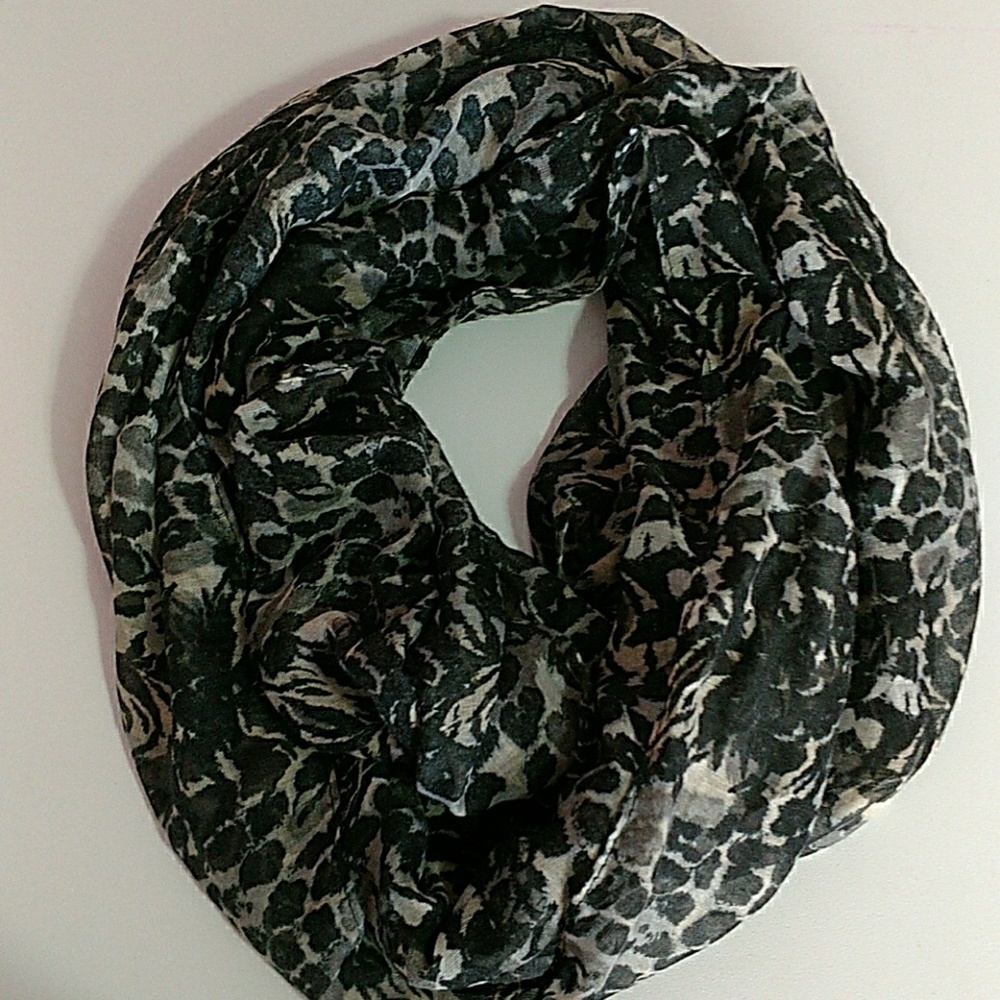 Semi Sheer Infinity Scarf in Black/cream